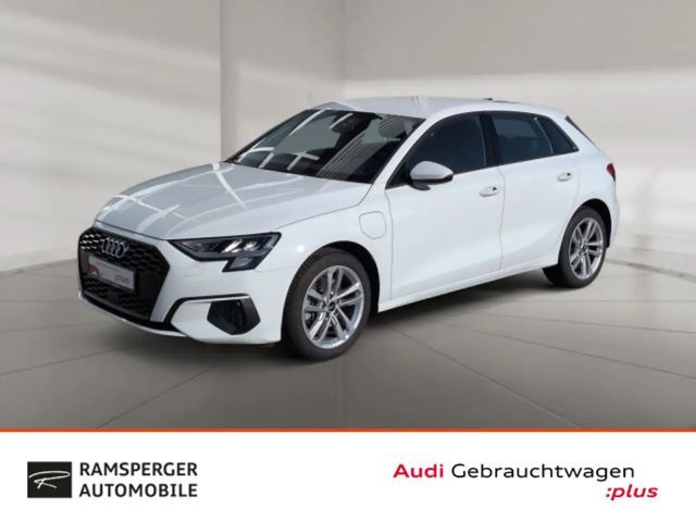 Audi A3 40 TFSI e LED Navi Kamera SHZ 2022 Hybride / Benzine