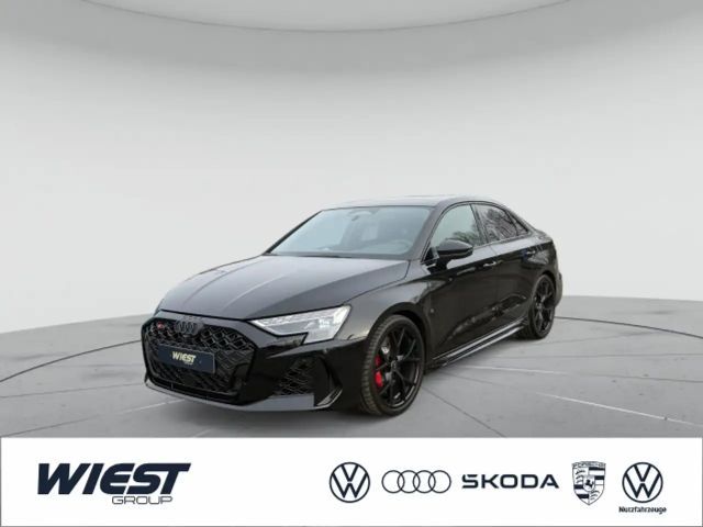 Audi RS3 Pano/ACC/HUD/Matrix/uvm. 2026 Benzine