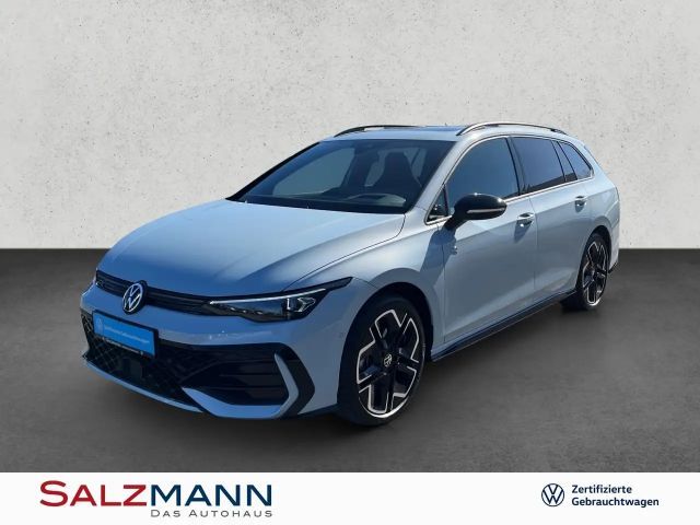 Volkswagen Golf VIII Var. 1.5 TSI R-Line, Navi, AHK, Dach, 2025 Benzine