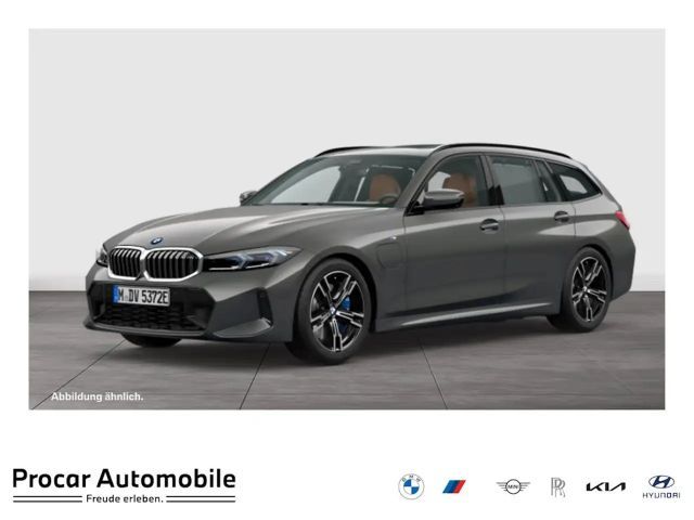 BMW 330 e xDrive Touring M Sport HUD PANO AHK RFK LM 2025 Hybride / Benzine