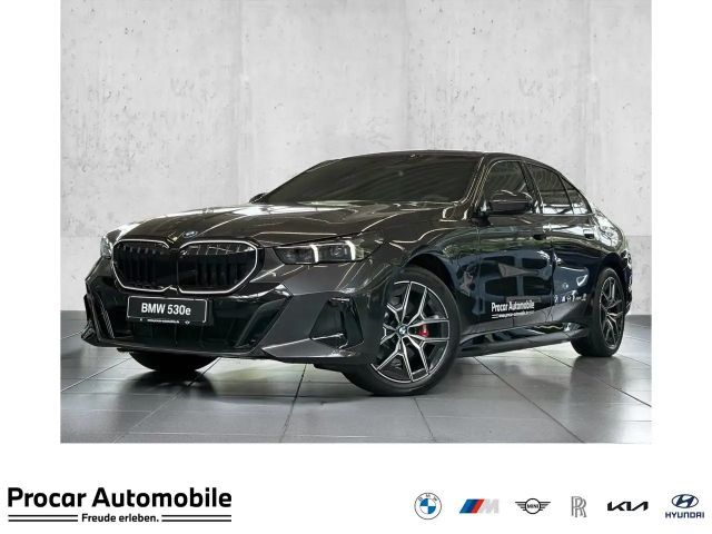 BMW 530 e MSportPro Memory 360° B/W DA Prof Pano 2026 Hybride / Benzine