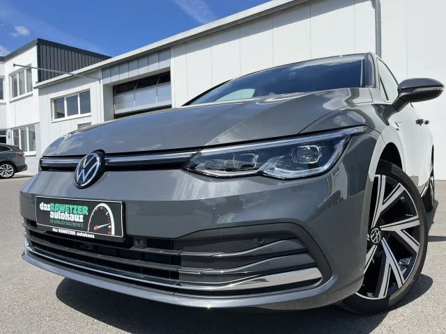 Volkswagen Golf 1.5 TSI Style 131€ m.20% Anz. Navi LED RFK Trave 2023 Benzine