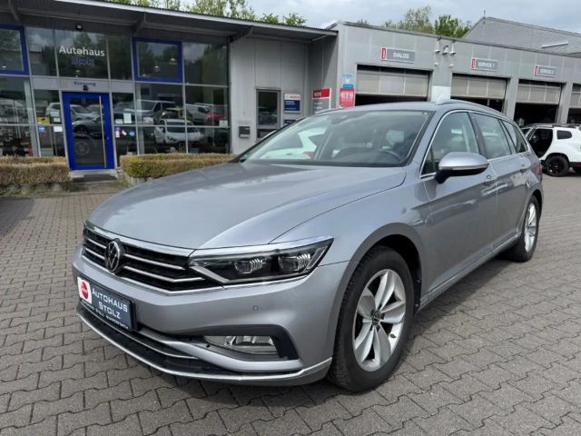 Volkswagen Passat Variant Elegance Niveau AHK-klappbar Navi Leder Ma 2022 Diesel