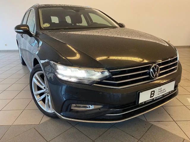 Volkswagen Passat Variant Elegance 2.0 TSI, ALCANTARA AHK RFK ACC NAVI 2021 Benzine