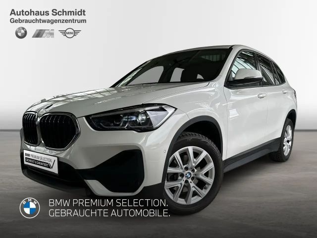 BMW X1 sDrive18i *Advantage*Navi*DAB*LED*Pano*Parking Ass 2022 Benzine