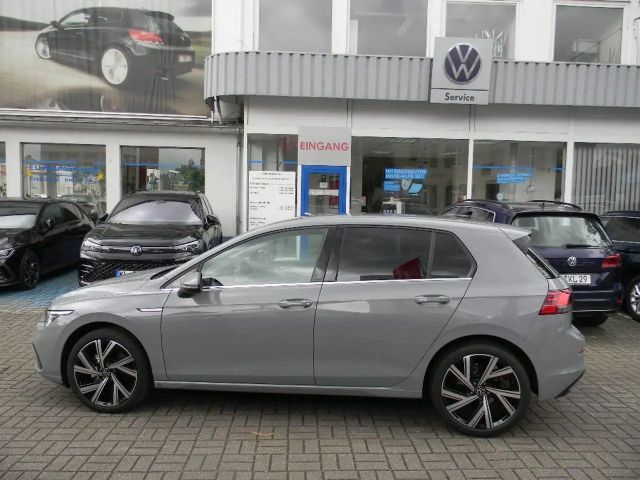 Volkswagen Golf VIII Lim. Style 1,5 TSI 6 GANG KAMERA,SHZ 2024 Benzine