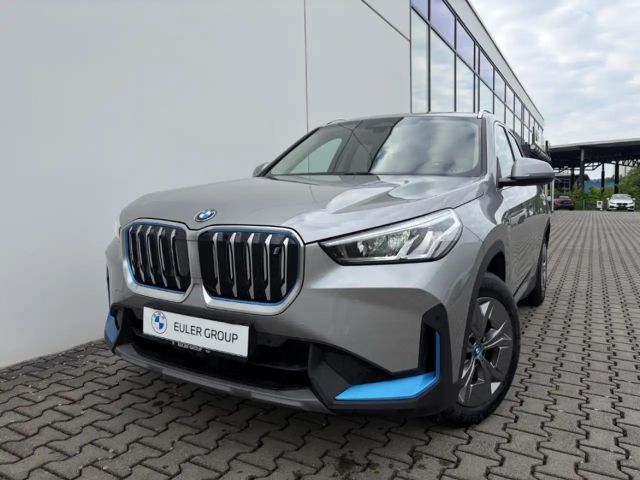 BMW iX1 xDrive 30 AD AHK-klappbar AHK Navi Digitales Cockp 2023 Elektrisch