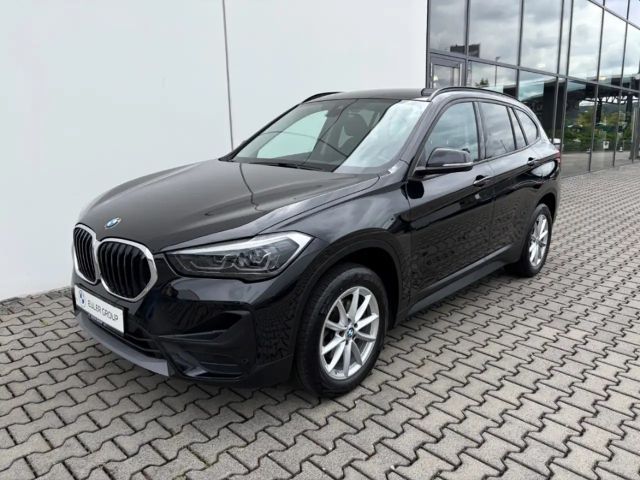 BMW X1 sDrive18i AHK RFK SHZ LED DrivAss NAV Parkass 2022 Benzine