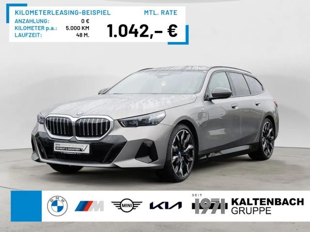 BMW 550 e Touring xDrive M-Sport PANO AHK HUD 360° 2025 Hybride / Benzine