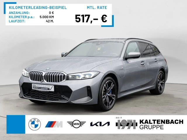 BMW 330 e Touring M-Sport FACEL. PANO AHK HUD 360° 2025 Hybride / Benzine
