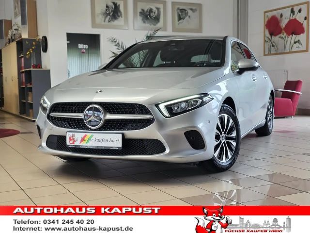 Mercedes-Benz A 200 A 200 /LED/Navi/MBUX/DAB/VZE/Park-As./Induktion 2021 Benzine