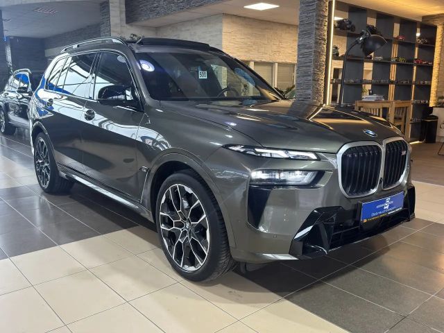 BMW X7 M i 7-Sitz Leder Memory 360Cam Pano Luftfed 2022 Benzine