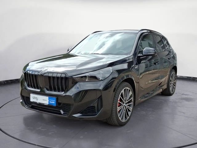 BMW X1 xDrive23i Steptronic M Sportpaket Panorama 2025 Benzine