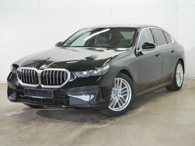 BMW 520 i |AHK |Komfortsitze |19" LMR 2025 Benzine