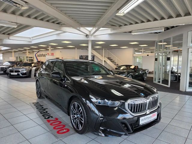 BMW 520 i Touring  M Sport CAM/H&K/MEMORY 2025 Benzine