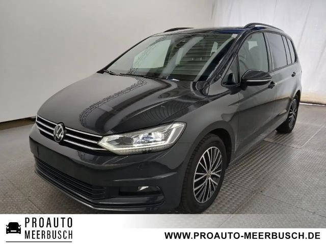 Volkswagen Touran Comfortline AHK/PANO/MASSAGE/STNDHZNG/RFK 2024 Benzine