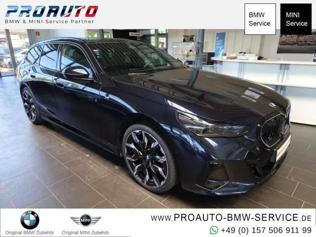 BMW 520 i M Sport Pro Tour. AHK/LHZ/Pano/360°/B&W/21" 2025 Benzine
