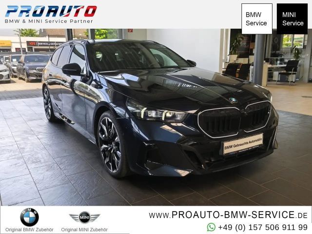 BMW 520 i M Sport Pro Tour. AHK/HUD/Pano/360°/B&W 2025 Benzine