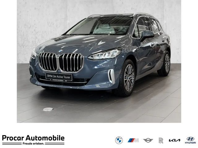 BMW 216 i  Luxury Line PANO RFK NAVI LED Sound Syst. 2026 Benzine