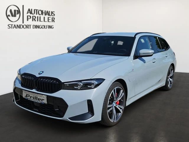 BMW 330 e Touring xDrive M-Sport/LED/HUD/DAB/LiveCock 2024 Hybride / Benzine