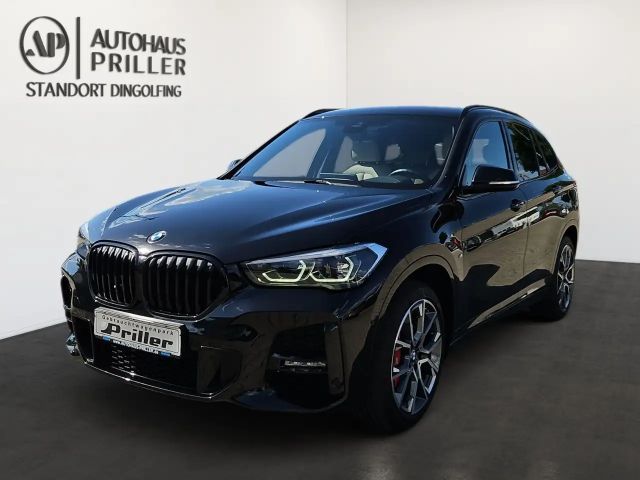 BMW X1 xDrive 20 i M-Sport/NAVI/LED/HUD/Leder/Apple 2021 Benzine