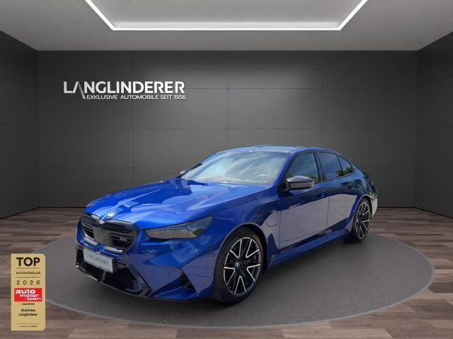 BMW M5 Limousine Drivelogic AHK Bowers&Wilkins 2025 Hybride / Benzine