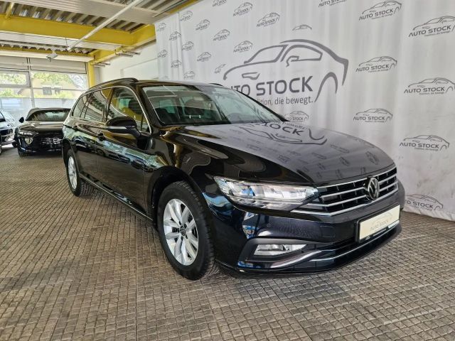 Volkswagen Passat Variant Business 1,5 TSI DSG Navi LED AHK 2022 Benzine