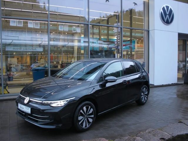 Volkswagen Golf VIII Lim. Goal 1.5 eTSI DSG Navi,LED,ACC 2025 Benzine