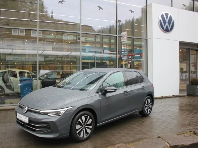 Volkswagen Golf VIII Lim. GOAL 1.5 eTSI DSG Navi,AHK,LED 2025 Benzine