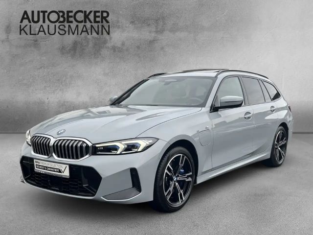 BMW 330 e xDRIVE TOURING M SPORT 18''LC PROF PANO AHK ACC 2024 Hybride / Benzine