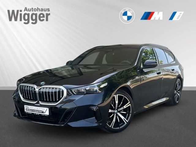 BMW 520 i M Sport touring/HUD/StandHZ/AHK/Navigation 2025 Benzine