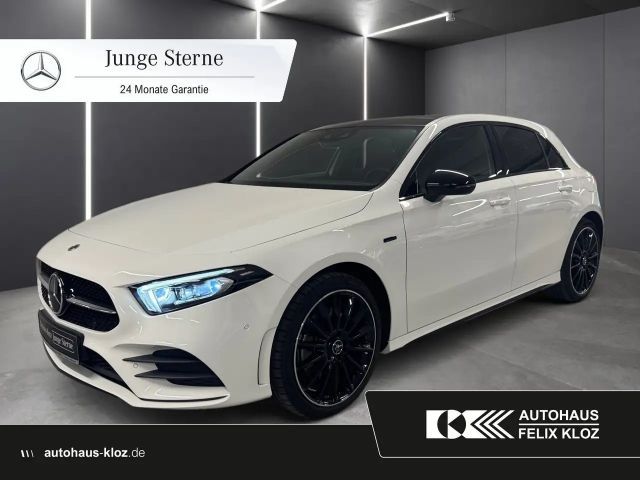 Mercedes-Benz A 250 e AMG*DISTRONIC*MULTIBEAM*AHK*Pano-Dach 2021 Hybride / Benzine