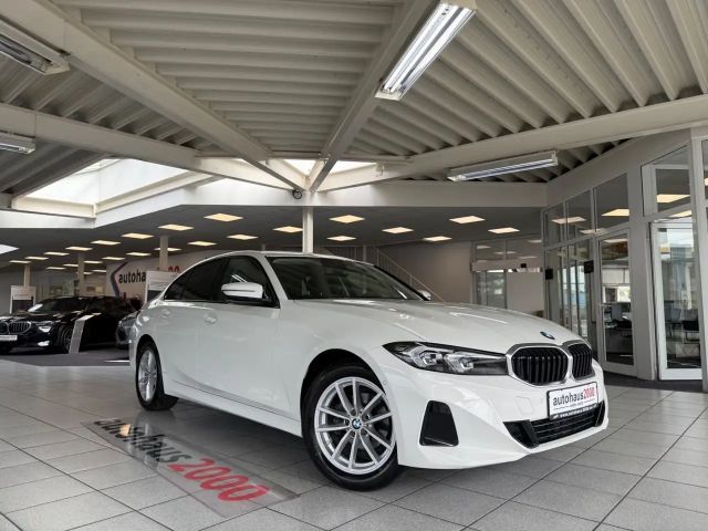 BMW 318 i Lim. AUT./LED/CAM/WIDESCREEN/DAB/PARKASST 2025 Benzine