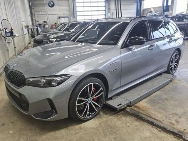 BMW 330 e xDrive Touring M Sport Pro | Panorama 2022 Hybride / Benzine