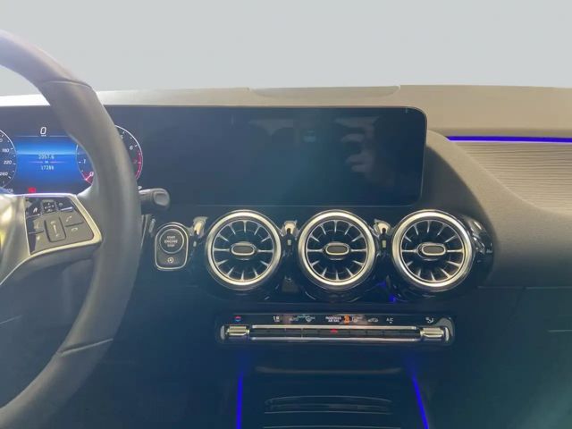 Mercedes-Benz GLA 220