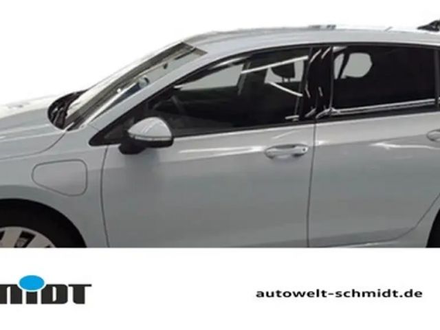 Volkswagen Golf VIII 1,5 TSI eHybrid DSG Life ACC Navi R-Kamera... 2025 Hybride / Benzine