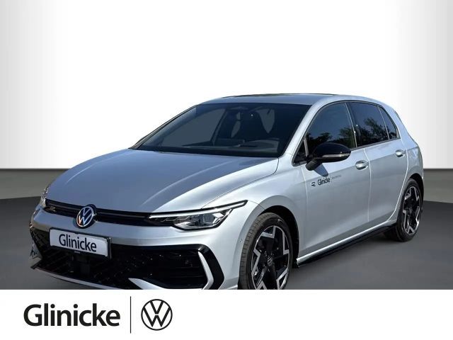 Volkswagen Golf VIII R-Line 1.5 eTSI DSG, HEAD-UP, NAVI 2026 Benzine