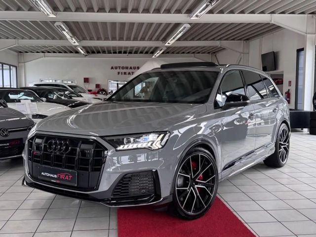 Audi SQ7 4.0 competition plus quattro TFSI 7- Sitzer +Panor 2023 Benzine