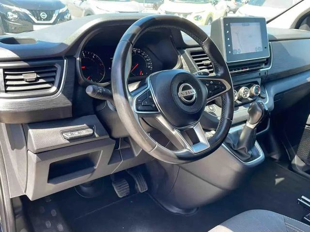 Nissan NV300
