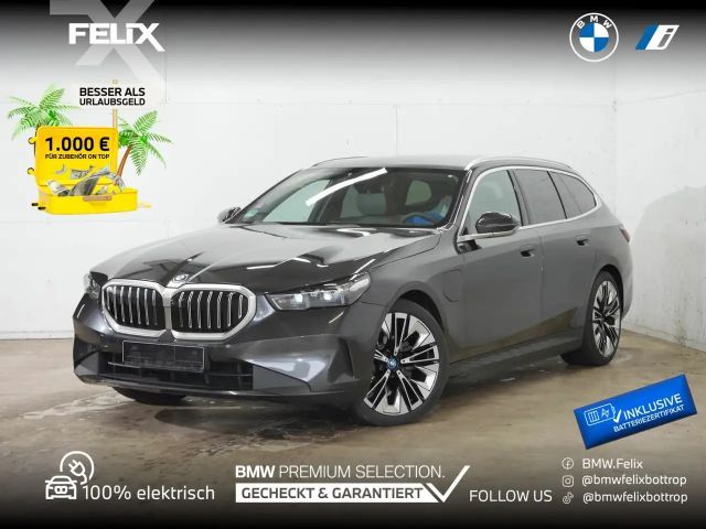 BMW 530 e Touring+ICONIC GLOW+20"ALU+KOMFORTSITZE+ 2025 Hybride / Benzine