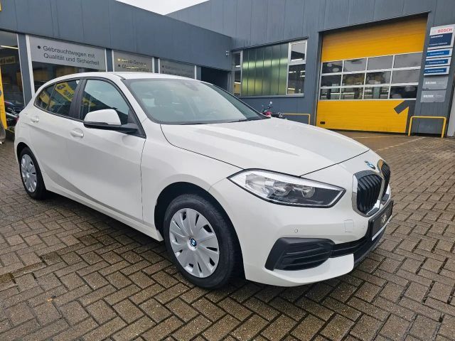 BMW 116 i Automatik Navi, SHZ, PDC, Spur, 1. Hand 2022 Benzine