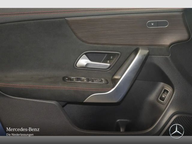 Mercedes-Benz CLA 220