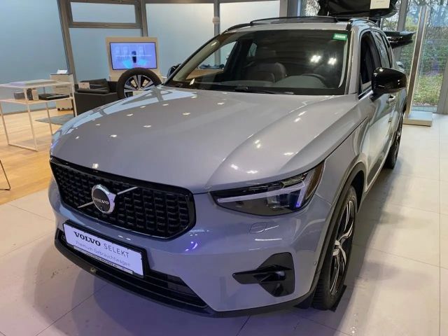 Volvo XC40 B4 B DKG Plus Dark Panoramadach WKR LED 2025 Benzine