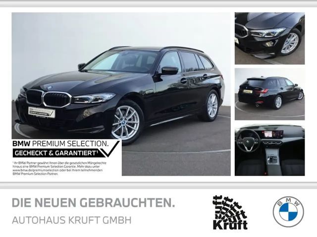 BMW 330 e xDrive Touring LC PROF+HUD+PANO+AHK+KAMERA 2024 Hybride / Benzine