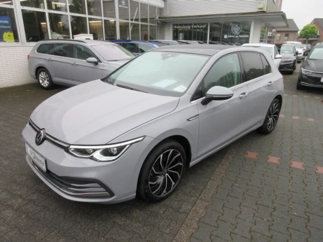 Volkswagen Golf Style 2.0 TSI DSG PANORAMA KAMERA ACC APP LED PLUS ALU APS SITZHEIZUNG CLIMATRONIC 2024 Benzine
