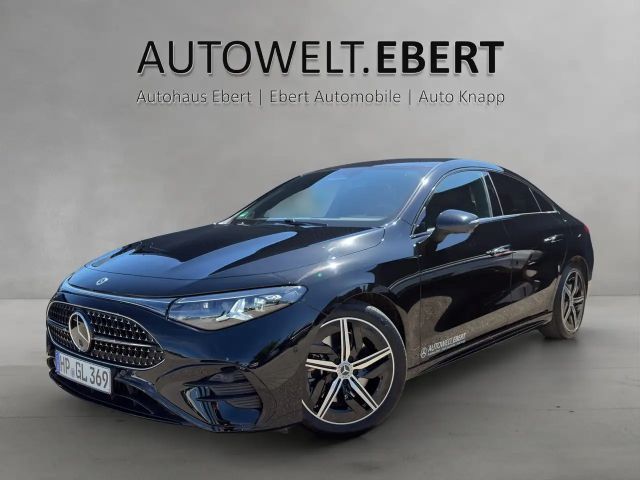 Mercedes-Benz CLA 200 NEW! AMG Pano Memory Kamera Ambiente Totwinkel 2026 Benzine