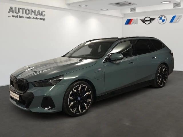 BMW 550 e xDrive M-Sport-Pro*IconicGlow*HeadUp*ParkAssistP 2025 Hybride / Benzine