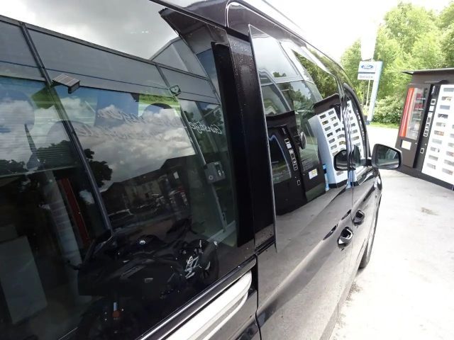 Ford Grand Tourneo
