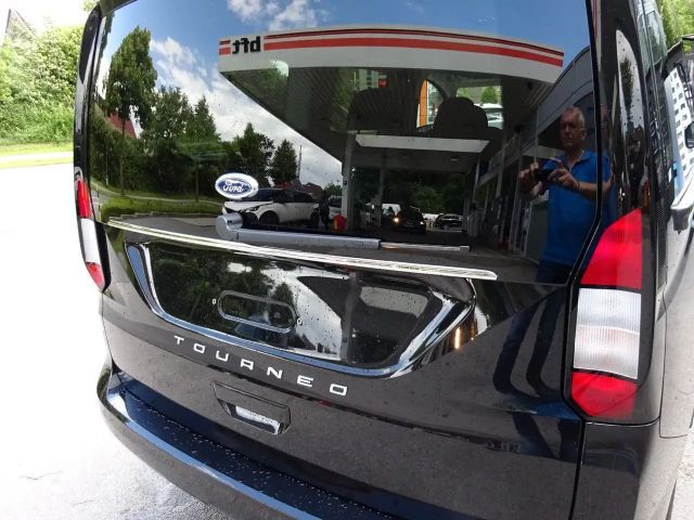 Ford Grand Tourneo