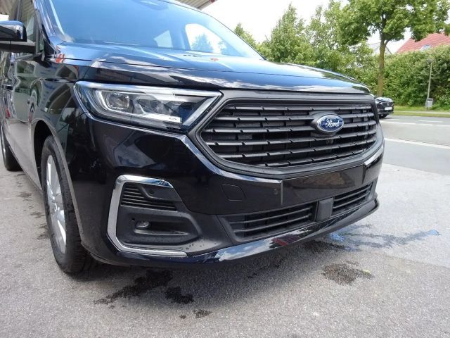 Ford Grand Tourneo